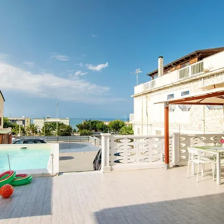Apartment Seaside Haven: Marina With Pool And Ocean Views