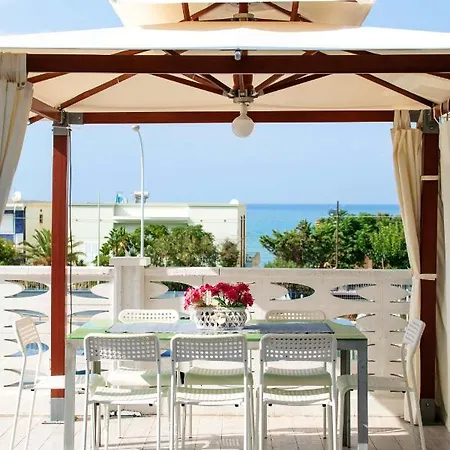 Apartment Seaside Haven: Marina With Pool And Ocean Views *